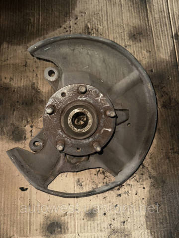 Цапфа передняя левая L20633030 MAZDA