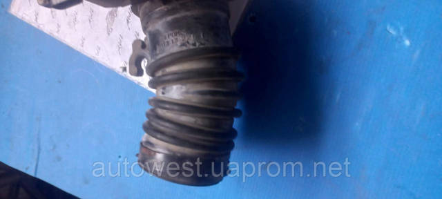 Патрубок воздушный, выход воздушного фильтра L81313221A MAZDA