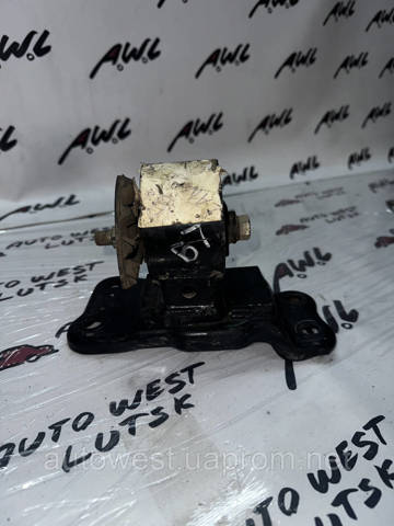 Левая опора двигателя MR491557 MITSUBISHI