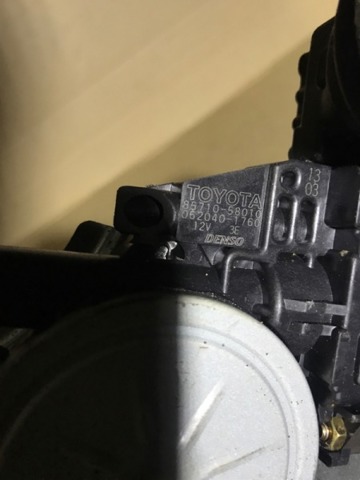 TOYOTA 0620401760 Мотор стеклоподъемника двери передней правой в наличии Николаев