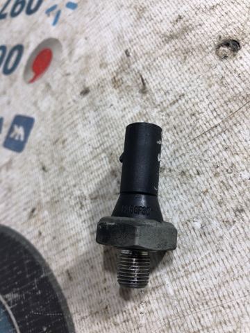 VAG 06A919081F Датчик давления масла в наличии Черновцы