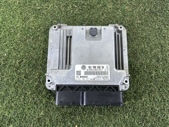 ЭБУ двигателем 06J906026DA VAG