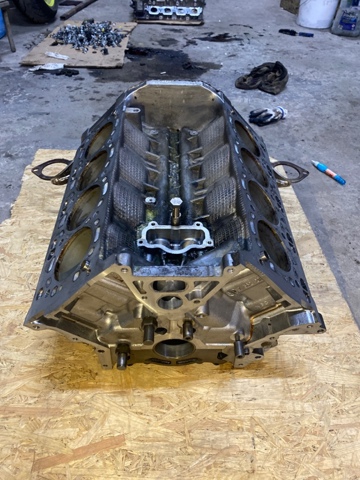 Блок цилиндров 11112296651 BMW