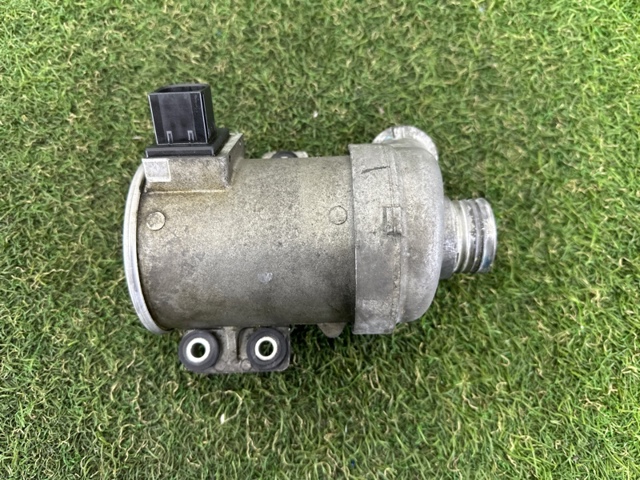 BMW 11518635089 Помпа в наличии Днепр