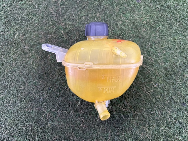 Водяной бачок системы охлаждения 217106RC0A NISSAN