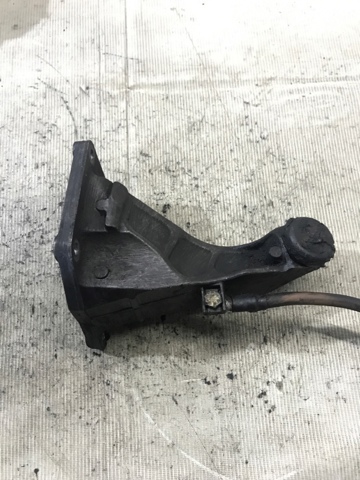 Кронштейн подушки (опоры) двигателя, правой 22116754185 BMW