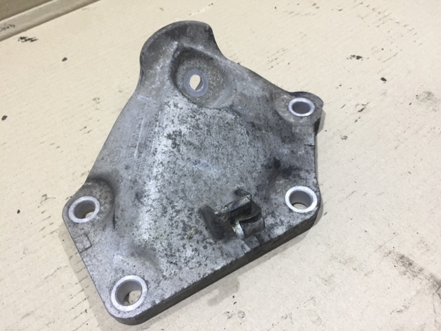 BMW 22116768521 Кронштейн подушки (опоры) двигателя левой в наличии Черновцы