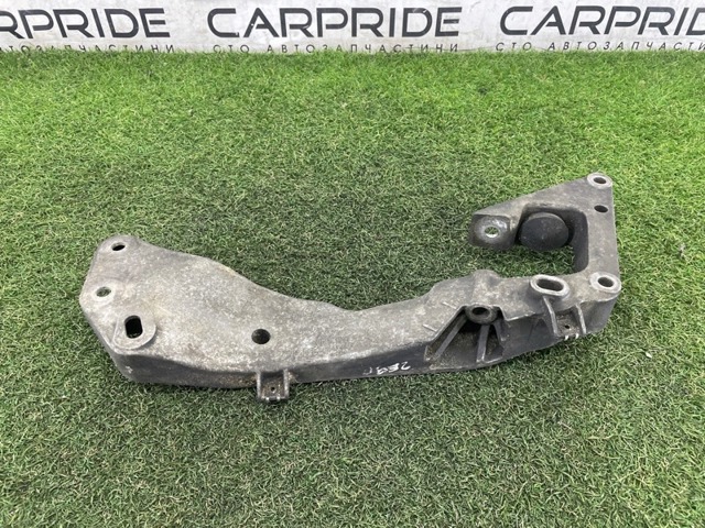 Кронштейн КПП 22116769281 BMW