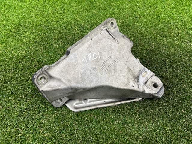 22116784828 BMW Кронштейн подушки (опоры) двигателя правой купить в Ирпень