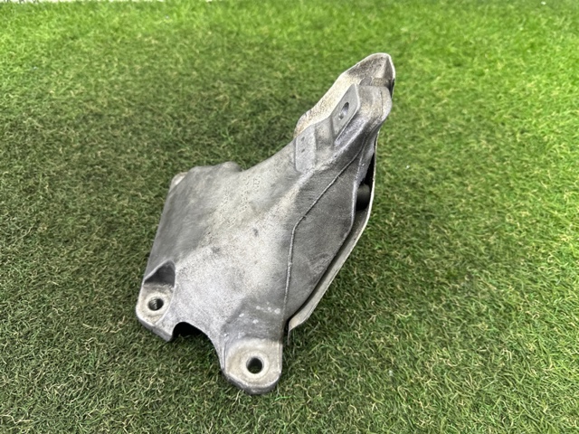 22116785698 BMW Кронштейн подушки (опоры) двигателя правой купить в Сумы