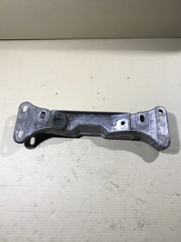 Кронштейн КПП 22311092476 BMW