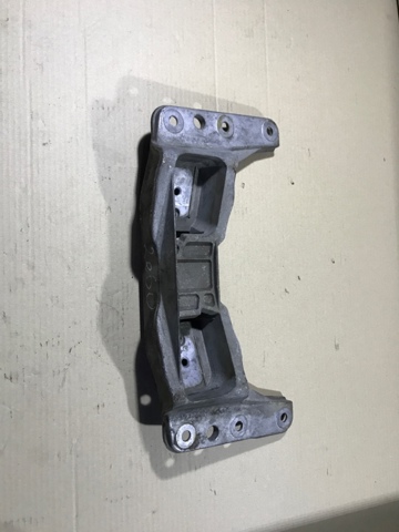 Кронштейн КПП 22316761102 BMW