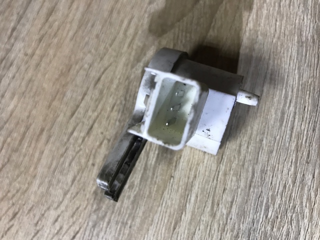 GM 22670896 Датчик положения педали сцепления в наличии Полтава
