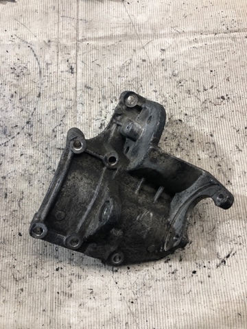 HYUNDAI 252714A001 Кронштейн насоса ГУР в наличии Чернигов