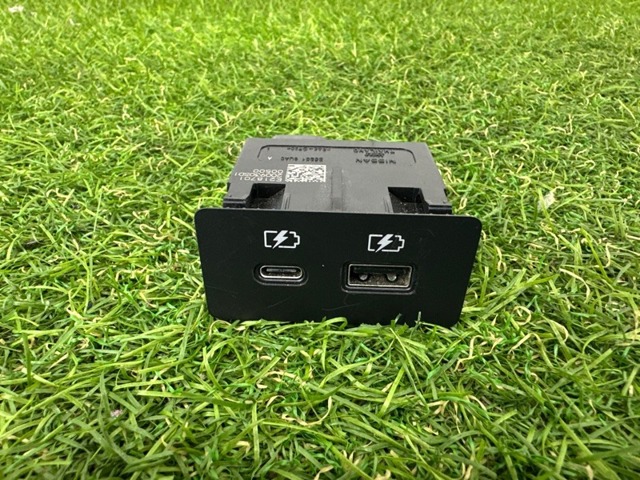 NISSAN 253316UA0 USB-разветвитель в наличии Львов