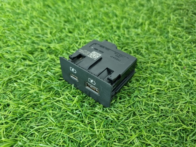 NISSAN 253316UA0 USB-разветвитель в наличии Павлоград