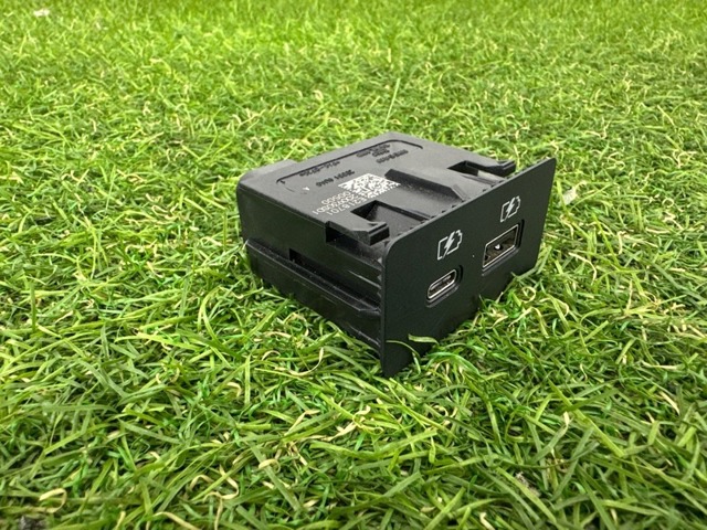 253316UA0 NISSAN USB-разветвитель купить в Ирпень