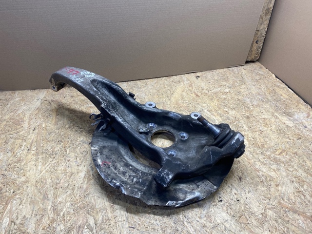 Цапфа поворотного кулака 31216777752 BMW