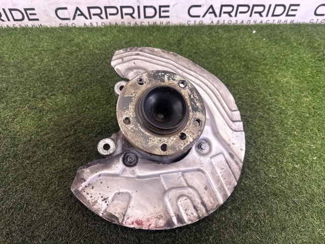 Кулак поворотный передний правый 31216784866 BMW