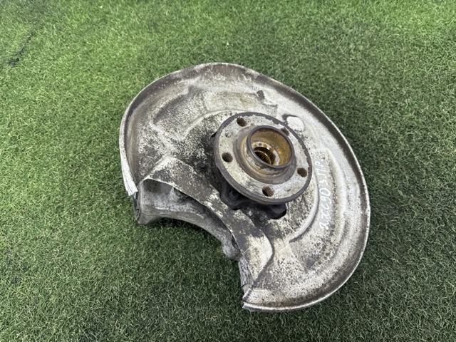 Защита тормозного диска заднего, правая 31445104 VOLVO