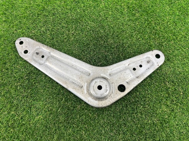 33306885675 BMW Кронштейн задней балки купить в Ирпень