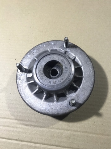 Опора заднего амортизатора 33506776140 BMW