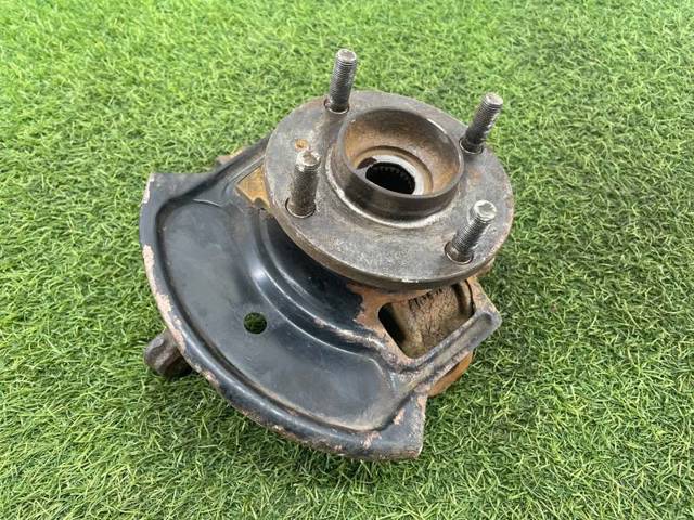 Кулак поворотный передний правый 4001495F0A NISSAN