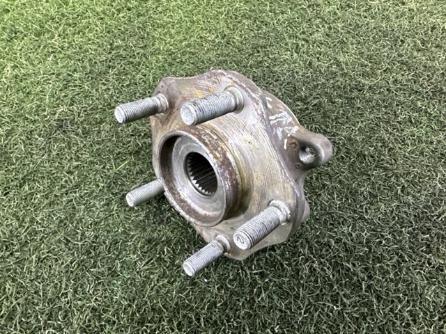 NISSAN 402026RR0A Передняя ступица в наличии Тернополь