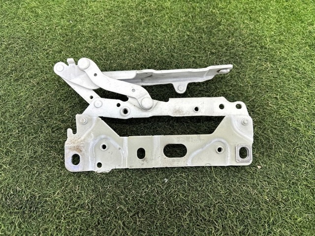 Завеса капота правая 41007204556 BMW