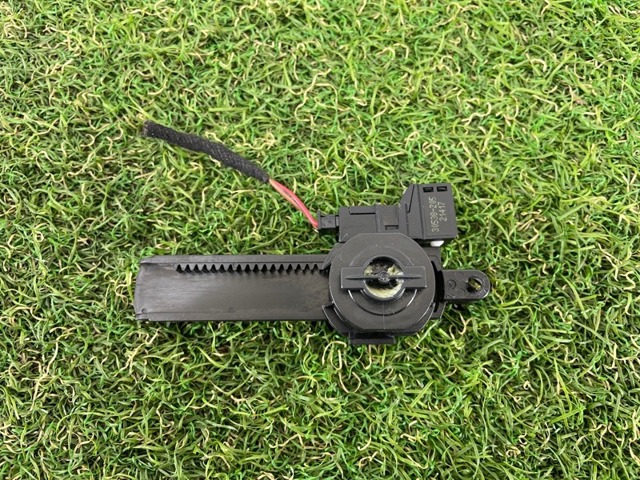Амортизатор крышки бардачка 4G1880324 VAG