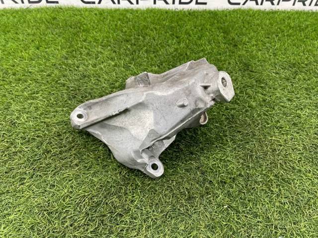 Кронштейн подушки (опоры) двигателя, левой 4M0199307BM VAG