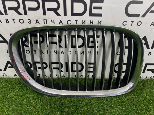 Решетка радиатора правая 51117184152 BMW