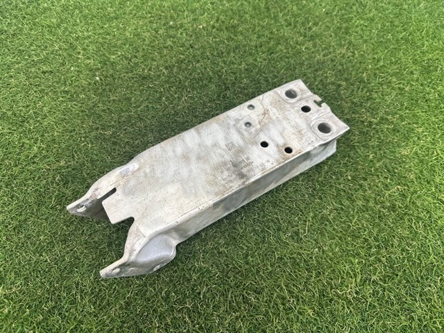 BMW 51117406388 Кронштейн усилителя переднего бампера в наличии Харьков