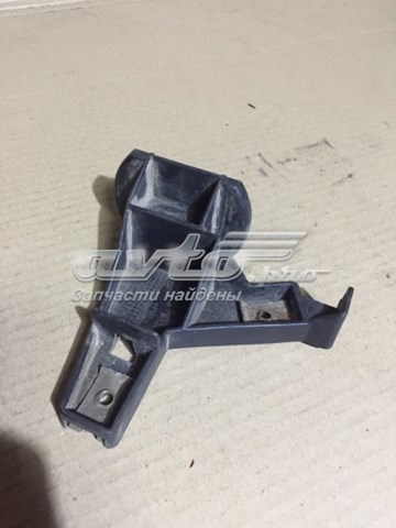Правое крепление переднего бампера 51118125318 BMW