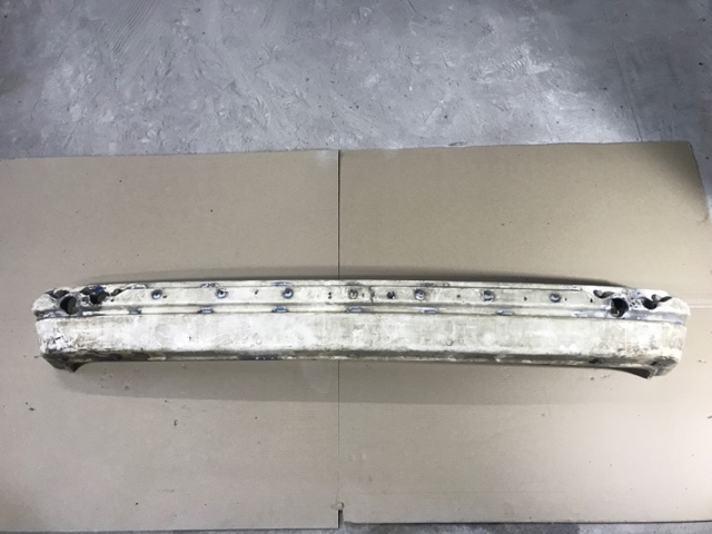Буфер бампера заднего 51121944182 BMW