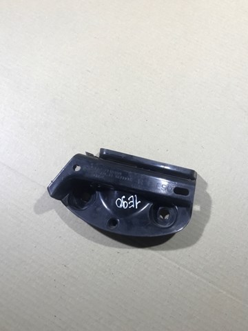 Кронштейн бампера заднего, правый 51127118194 BMW