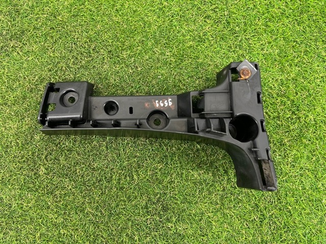 Правый кронштейн заднего бампера 51127158442 BMW