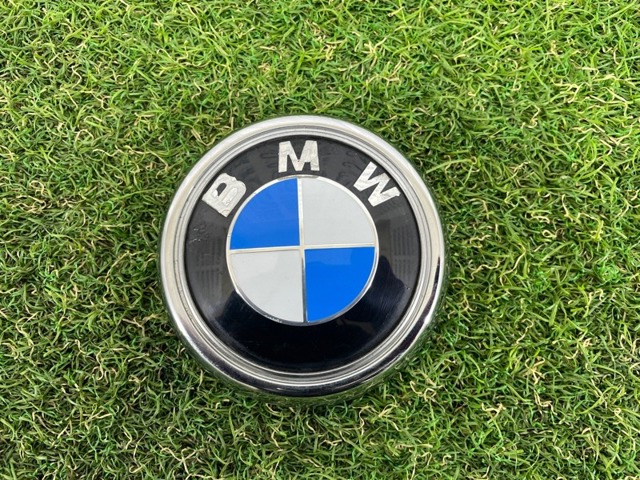 Фирменный значок 51147364375 BMW