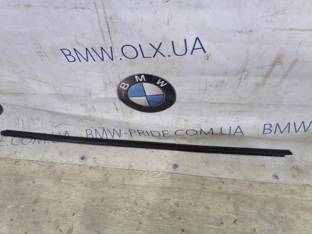 Молдинг опускного стекла двери задней, левой 51211977675 BMW