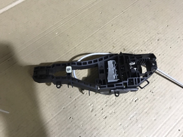 Держатель наружной ручки двери, передней левой 51217242567 BMW