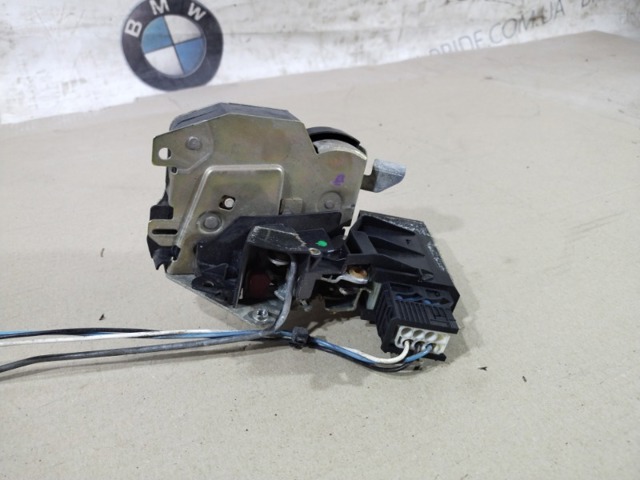 Замок задней правой двери  51228138928 BMW