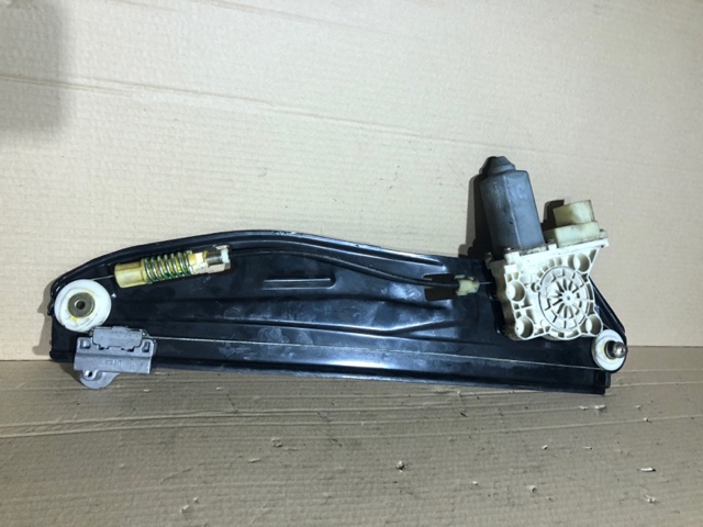 Стеклоподъемник задней правой двери 51357202482 BMW