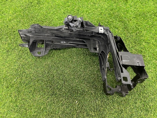 51647200777 BMW Кронштейн (адаптер) крепления фары передней левой купить в Ровно