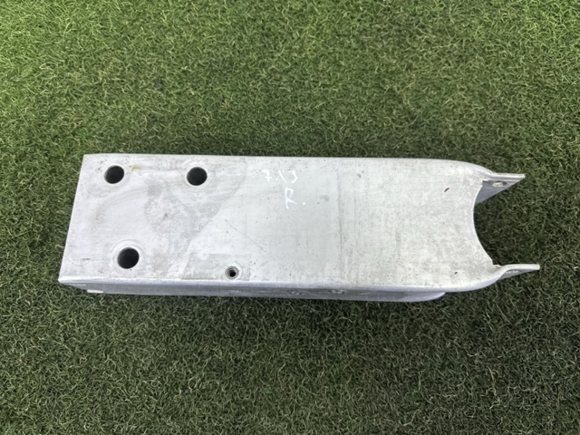 Кронштейн усилителя переднего бампера 51647274660 BMW