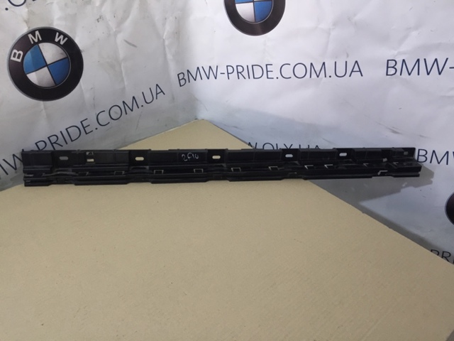 51777184777 BMW Кронштейн наружной накладки порога левой купить в Житомир