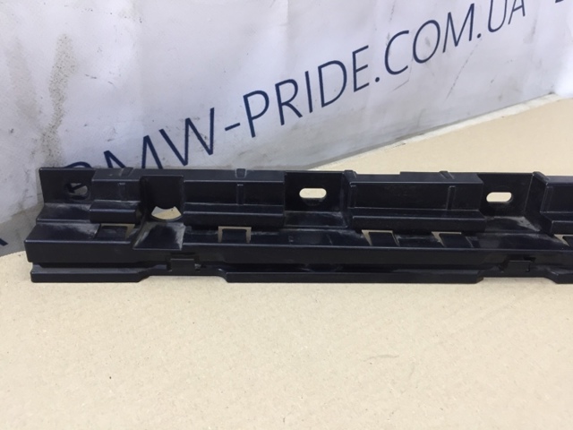 51777184778 BMW Кронштейн наружной накладки порога правой купить в Днепр