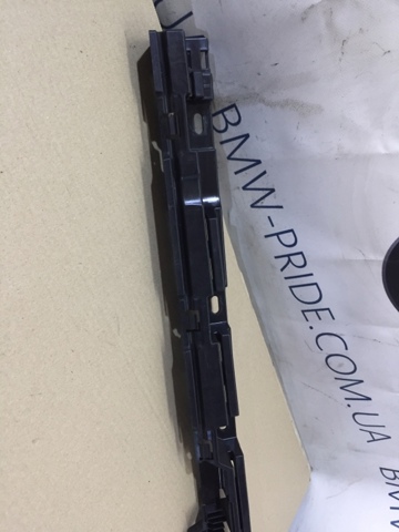 51777204021 BMW Кронштейн наружной накладки порога левой купить в Львов
