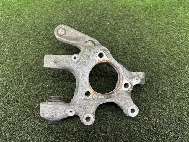 Цапфа поворотная левая 52710G2000 HYUNDAI