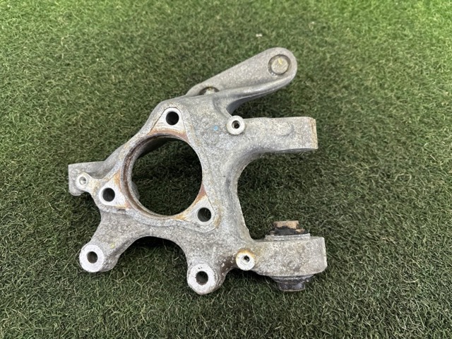 Цапфа поворотная правая 52720G2000 HYUNDAI