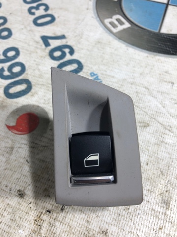 Кнопка стеклоподъемника передняя правая 61319163527 BMW